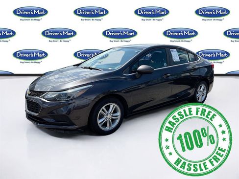 Used 2017 Chevrolet Cruze LT w/ Convenience Package FWD image 3