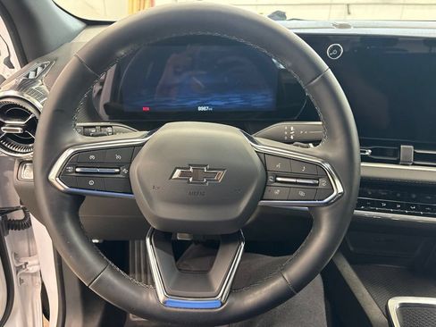 Used 2026 Chevrolet Equinox LT w/ Convenience Package II AWD/4WD image 9