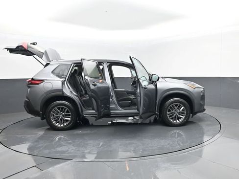 Used 2021 Nissan Rogue S image 27