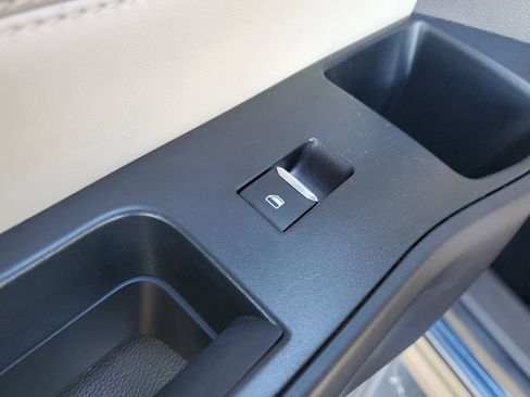 Used 2020 Ford Explorer Platinum w/ Premium Technology Package image 20