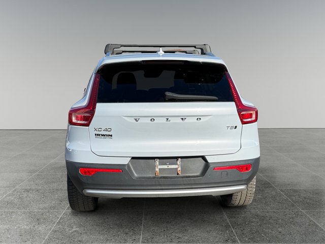 Used 2022 Volvo XC40 T5 Momentum w/ Premium Package AWD/4WD image 4