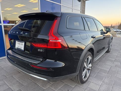 Used 2023 Volvo V60 B5 Cross Country Plus w/ Climate Package image 6