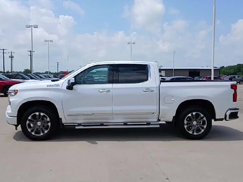 Used 2024 Chevrolet Silverado 1500 High Country w/ Z71 Off-Road Package AWD/4WD image 5