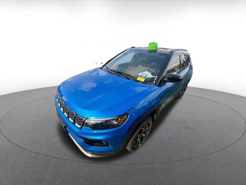 Used 2025 Jeep Compass Limited AWD/4WD image 3