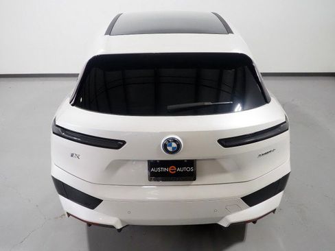Used 2024 BMW iX xDrive50 w/ Premium Package AWD/4WD image 7