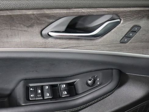 Used 2024 Jeep Grand Cherokee L Limited w/ Black Appearance Package image 23