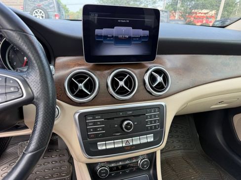 Used 2019 Mercedes-Benz GLA 250 w/ Convenience Package image 18