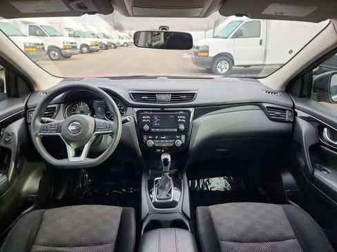 Used 2017 Nissan Rogue Sport SV image 35