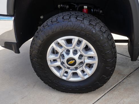 Used 2022 Chevrolet Silverado 2500 LT w/ Convenience Package AWD/4WD image 12