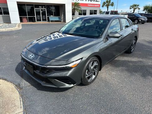Used 2024 Hyundai Elantra Limited image 2