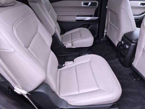 Used 2021 Ford Explorer XLT w/ Equipment Group 202A AWD/4WD image 20