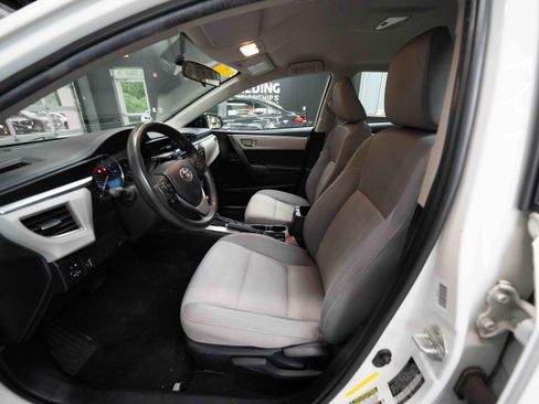 Used 2015 Toyota Corolla LE FWD image 9