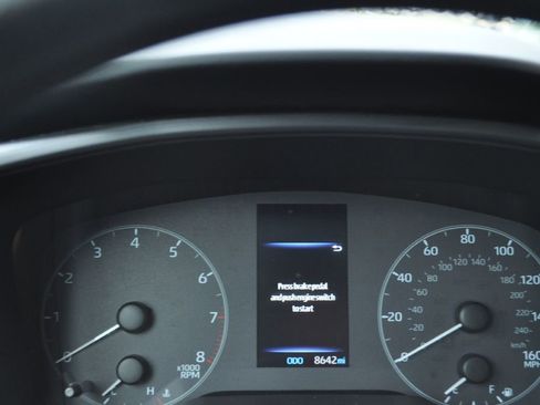 Used 2025 Toyota Corolla LE image 8