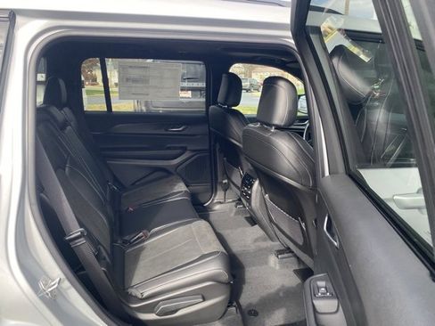 New 2025 Jeep Grand Cherokee L Altitude image 31