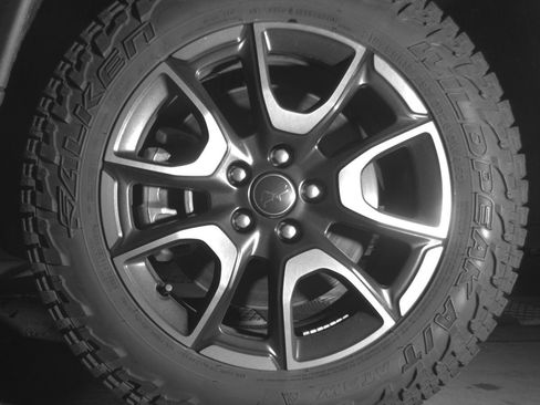 Used 2025 Jeep Compass Trailhawk image 12