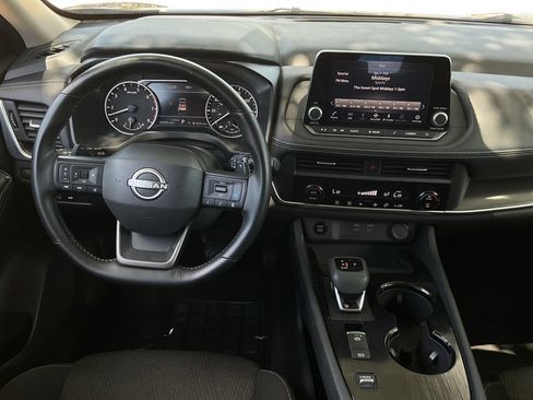 Used 2025 Nissan Rogue SV FWD image 11