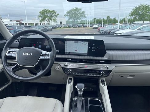 Used 2024 Kia Telluride EX w/ EX Captain's Chair Package AWD/4WD image 24