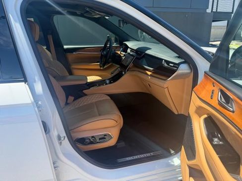Used 2023 Jeep Grand Cherokee L Summit AWD/4WD image 10