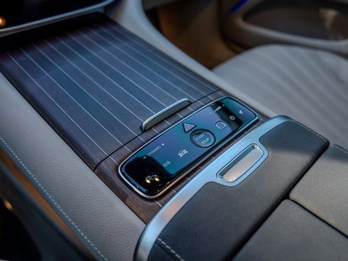 Used 2022 Mercedes-Benz EQS 580 580 image 12