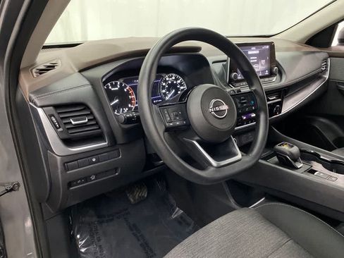 Used 2023 Nissan Rogue SV AWD/4WD image 2