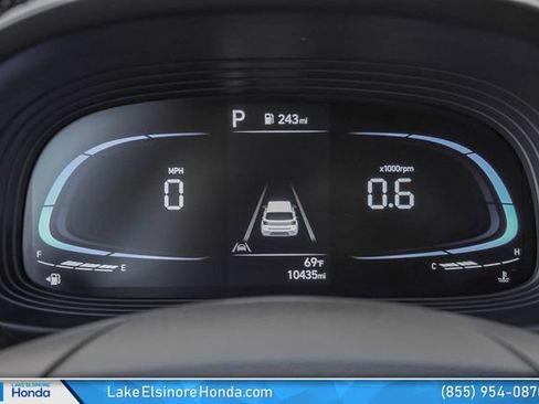 Used 2025 Hyundai Venue SEL FWD image 25