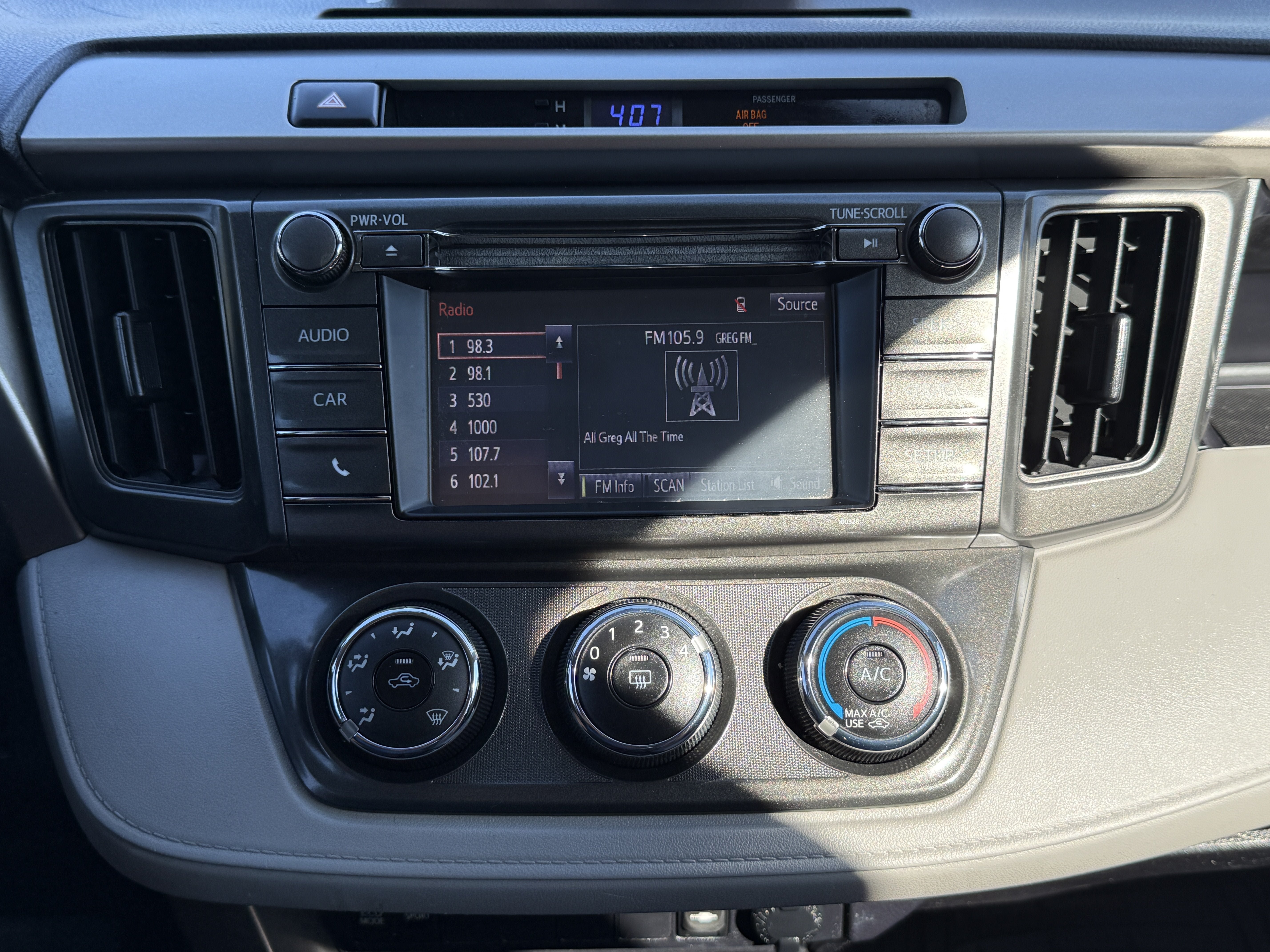 Used 2015 Toyota RAV4 LE AWD/4WD image 27
