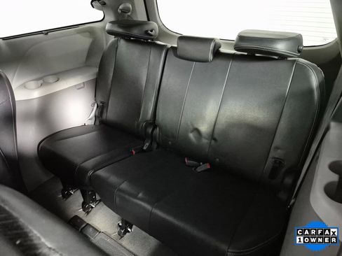 Used 2011 Toyota Sienna SE image 23