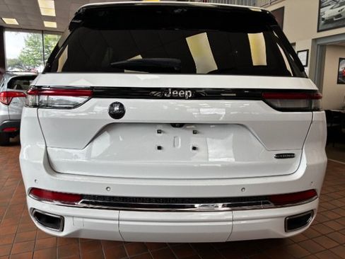 Used 2022 Jeep Grand Cherokee Overland w/ Adv Protech Group III RWD image 12