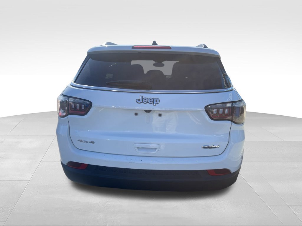 Used 2025 Jeep Compass Latitude w/ Sun & Sound Group AWD/4WD image 8