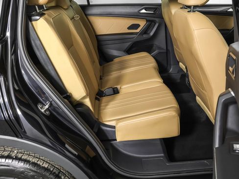 Used 2024 Volkswagen Tiguan SE FWD image 41