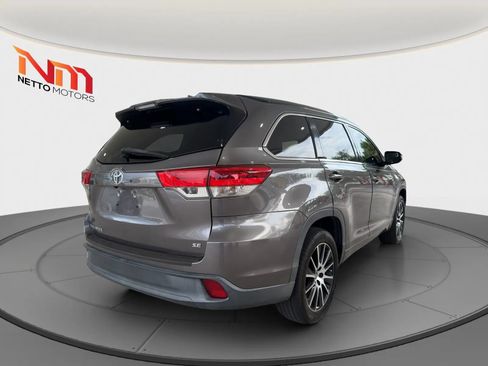 Used 2018 Toyota Highlander SE FWD image 5