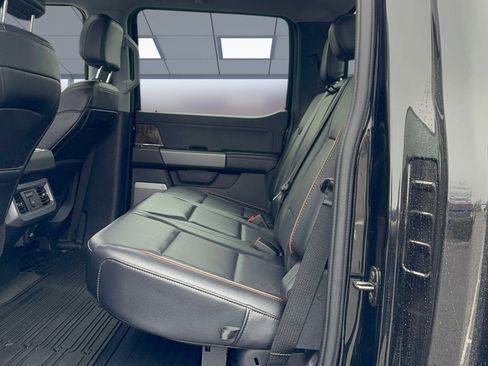 Used 2025 Ford F250 Lariat w/ Black Appearance Package image 18