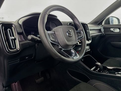 Used 2023 Volvo XC40 Recharge Plus image 21