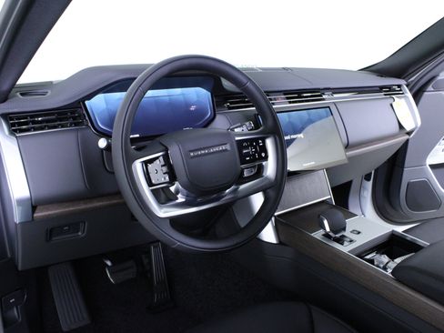 New 2026 Land Rover Range Rover SE image 16