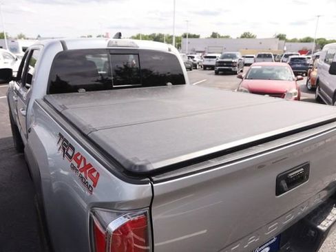 Used 2022 Toyota Tacoma TRD Off-Road w/ Technology Package AWD/4WD image 8