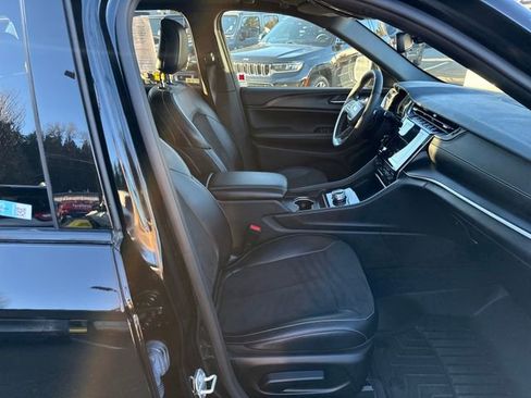 Used 2023 Jeep Grand Cherokee Altitude image 13