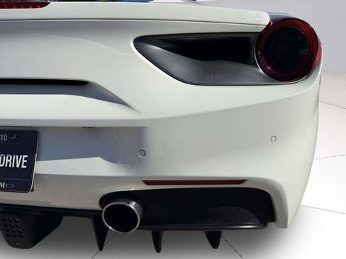 Used 2018 Ferrari 488 GTB image 17
