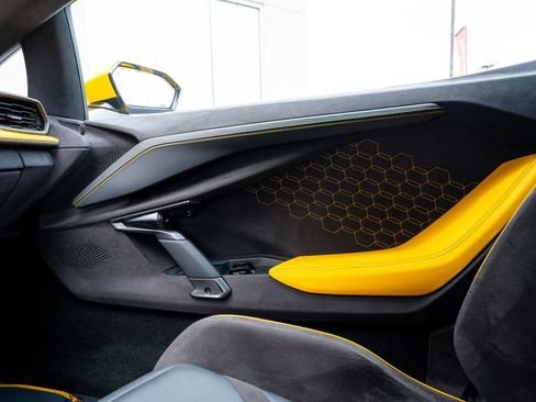 Used 2024 Lamborghini Revuelto AWD/4WD image 60
