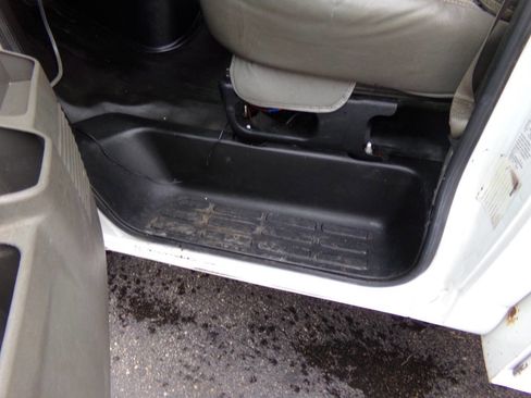 Used 2019 Chevrolet Express 3500 w/ Power Convenience Package image 10