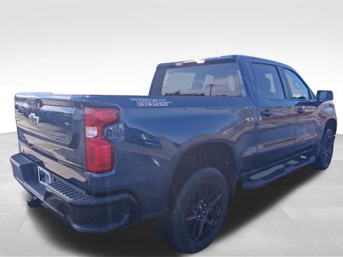 Used 2022 Chevrolet Silverado 1500 Custom Trail Boss w/ LPO, Dark Essentials Package image 8