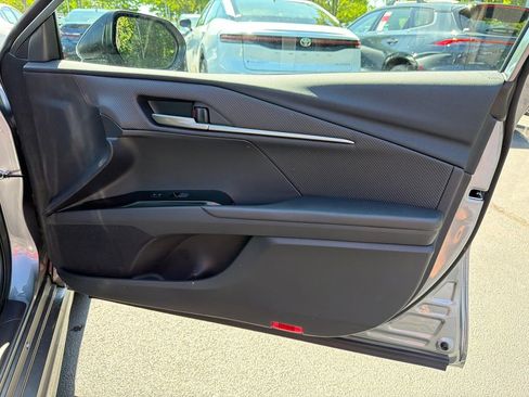 Used 2026 Toyota Camry Hybrid FWD image 14