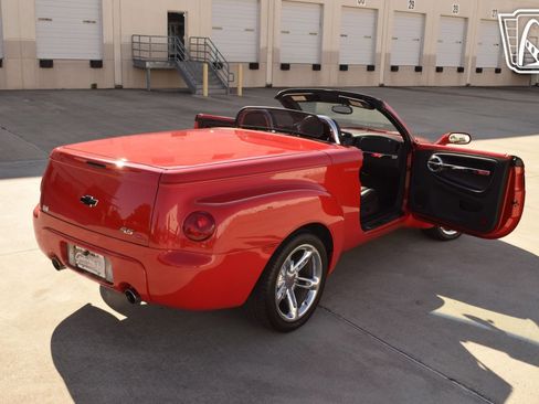 Used 2005 Chevrolet SSR w/ Preferred Equipment Group image 17