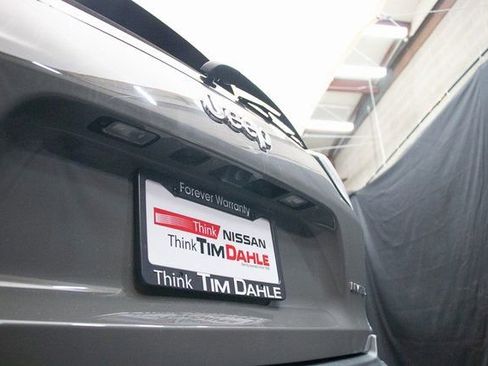 Used 2020 Jeep Cherokee Limited AWD/4WD image 14