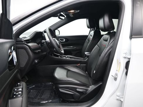 Used 2025 Jeep Compass Trailhawk AWD/4WD image 20