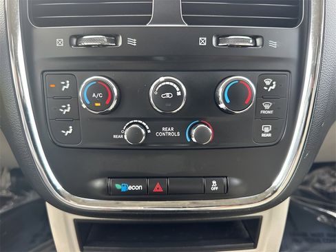 Used 2013 Dodge Grand Caravan SE image 17