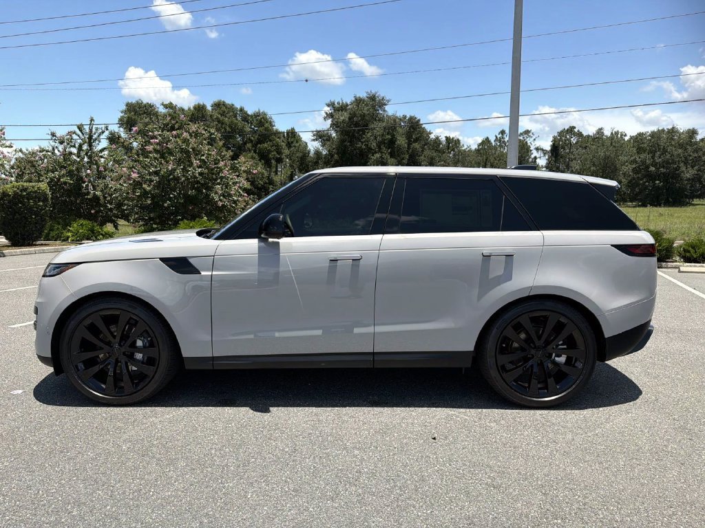 New 2026 Land Rover Range Rover Sport SE AWD/4WD image 2
