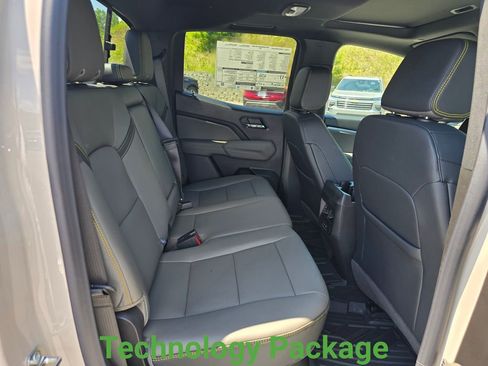 New 2026 Chevrolet Colorado ZR2 w/ Technology Package AWD/4WD image 22
