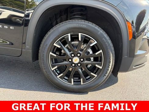 Used 2025 Chevrolet Traverse LT w/ Sun and Wheel Package FWD image 8