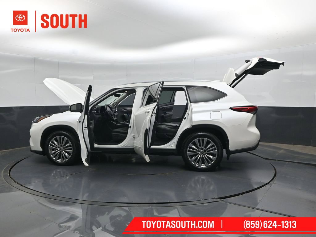 Used 2021 Toyota Highlander Platinum AWD/4WD image 58