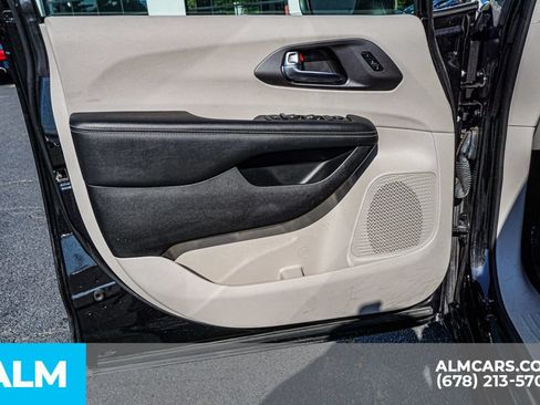 Used 2023 Chrysler Pacifica Touring-L FWD image 53
